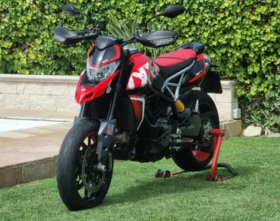 Ducati Hypermotard 950 RVE (2022 - 25) usata