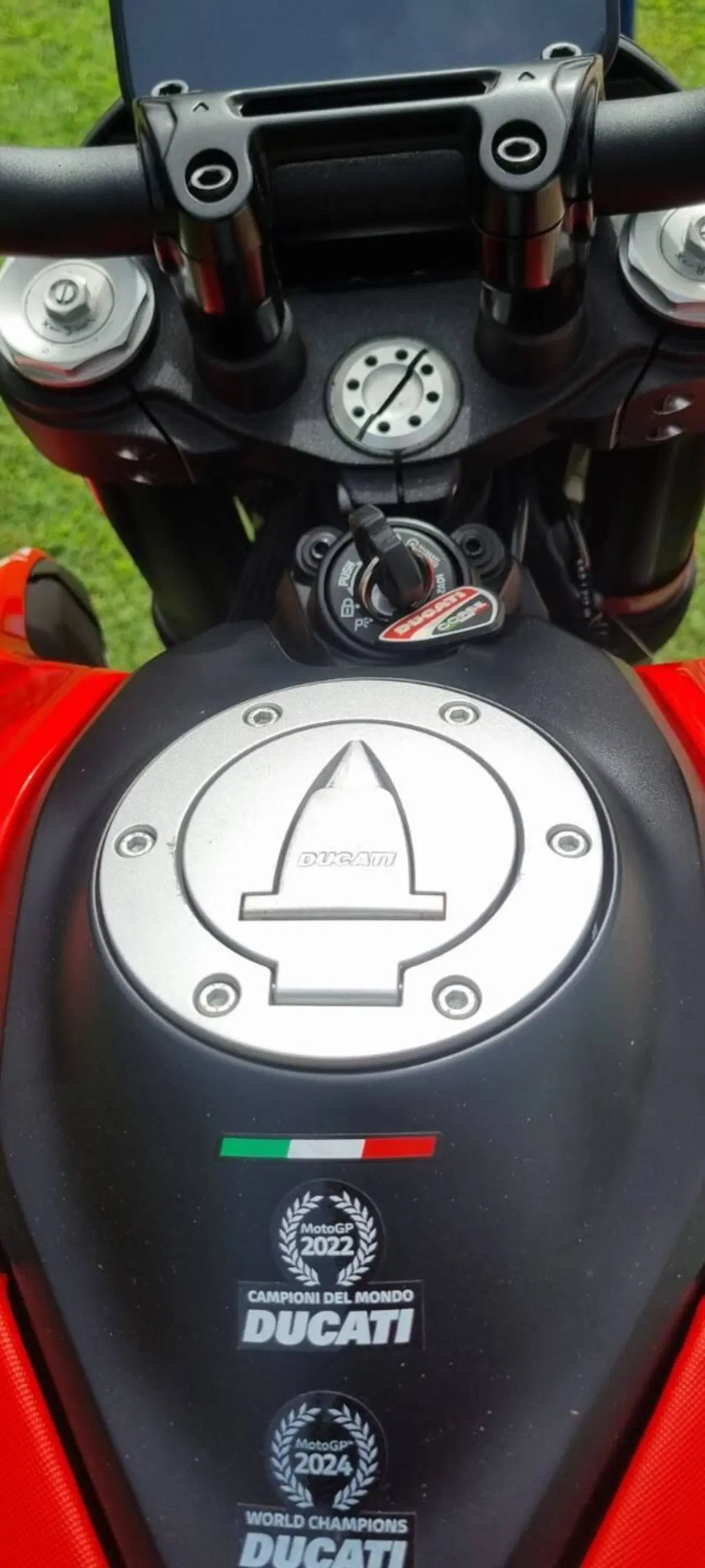 Ducati Hypermotard 950 RVE (2022 - 25) (2)