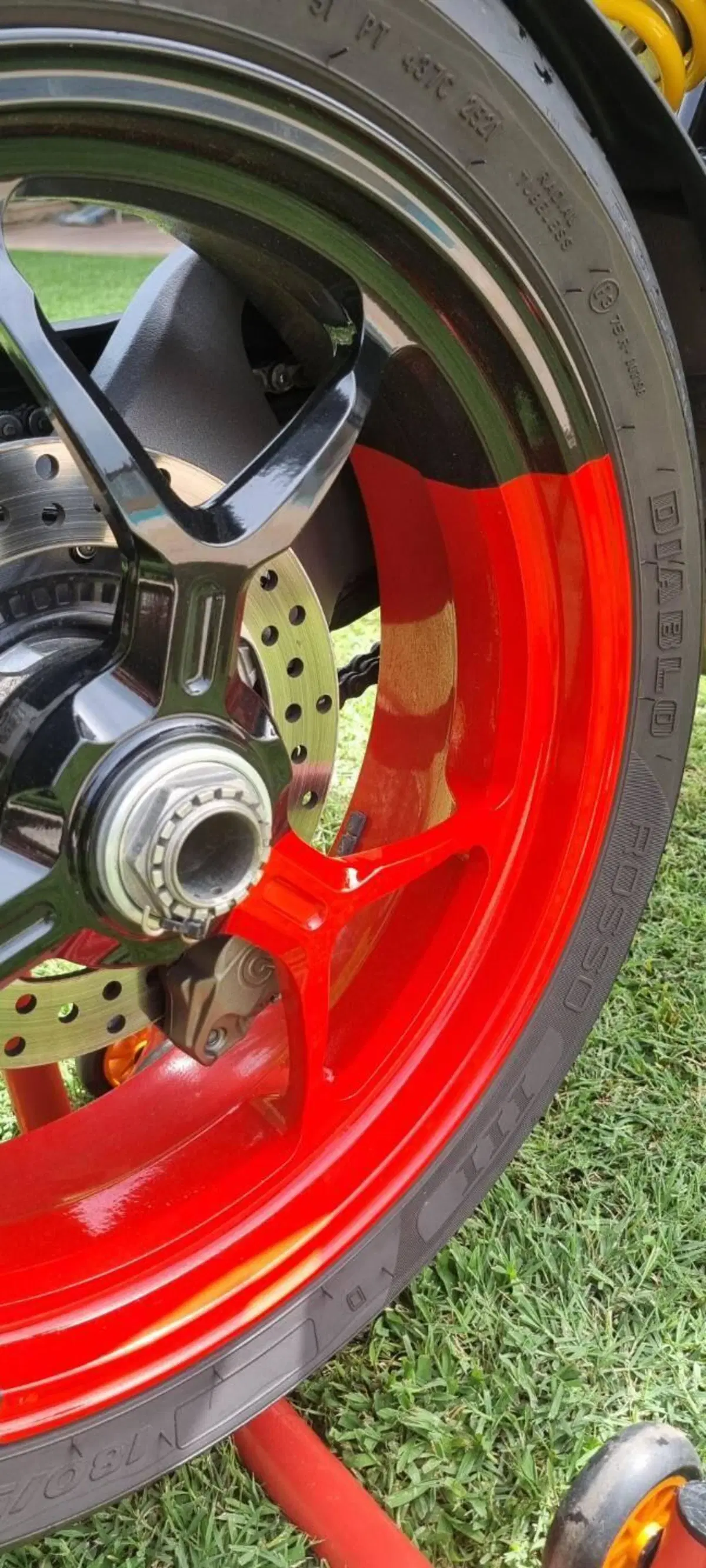 Ducati Hypermotard 950 RVE (2022 - 25) (11)