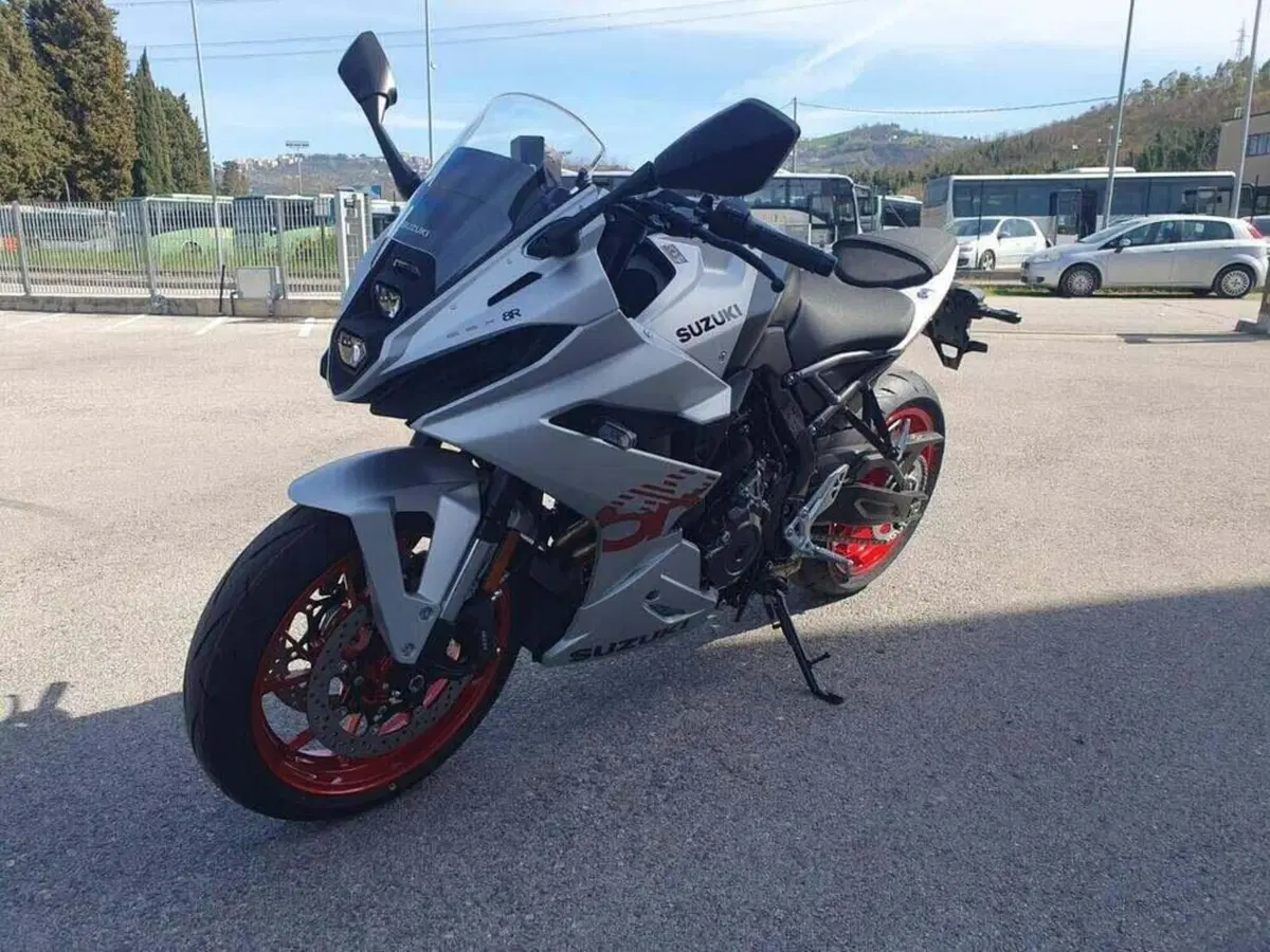 Suzuki GSX-8R (2024 - 26) (4)