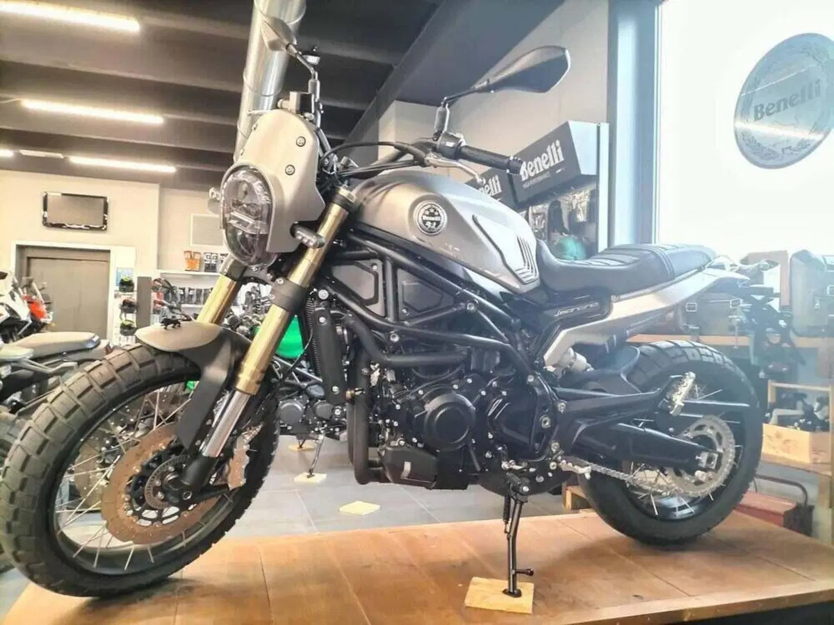 Benelli Leoncino 800 Trail (2022 - 26)