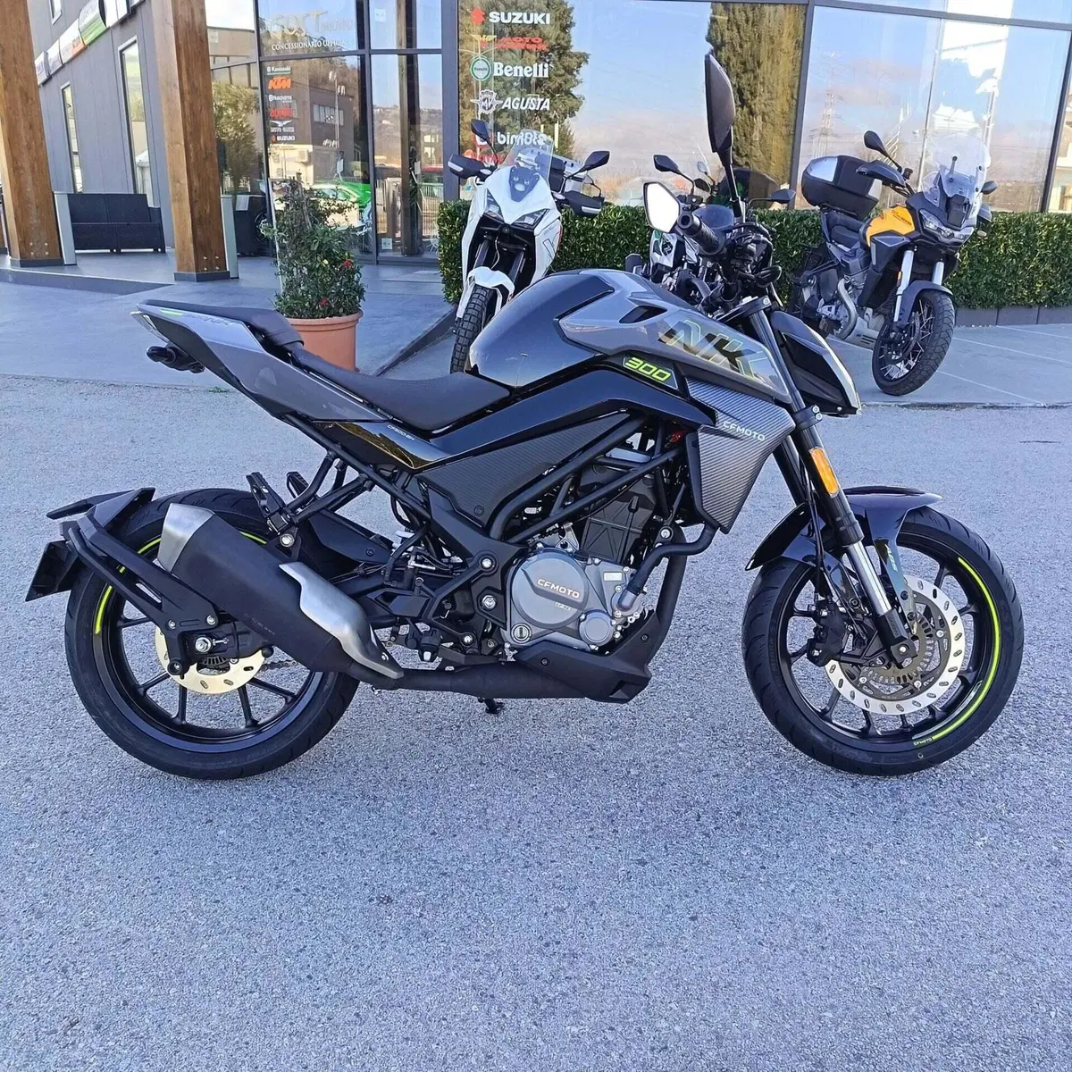CFMOTO 300NK (2021 - 26) (3)