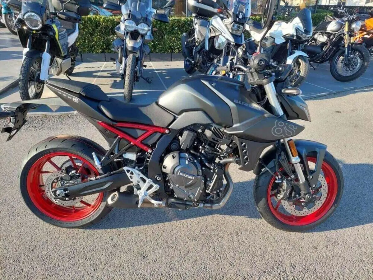 Suzuki GSX-8S (2025 - 26) (2)
