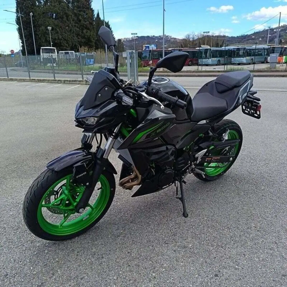 Kawasaki Z 500 SE (2024 - 26) (5)