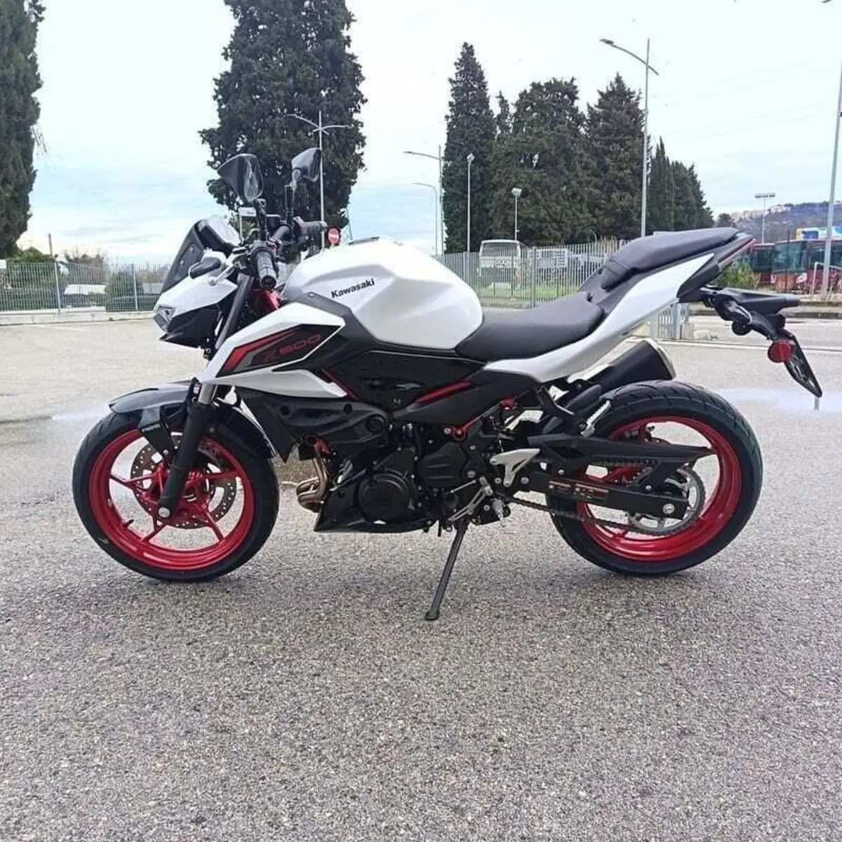 Kawasaki Z 500 SE (2024 - 26) (7)