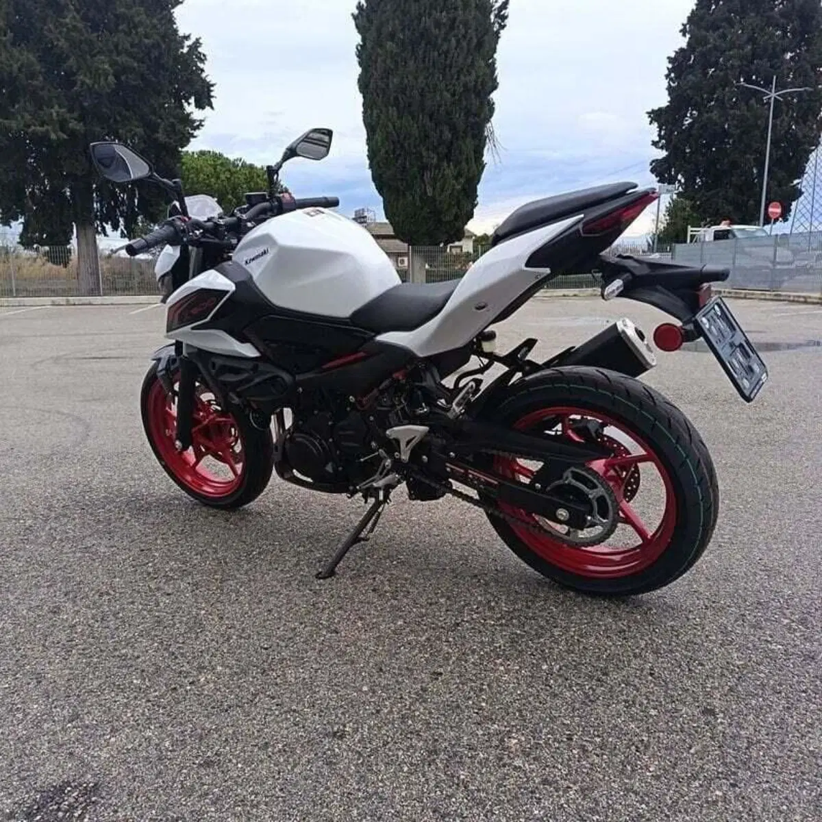 Kawasaki Z 500 SE (2024 - 26) (8)