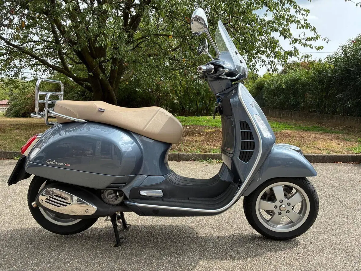 Vespa GTS 300 ABS (2014 - 16) (2)
