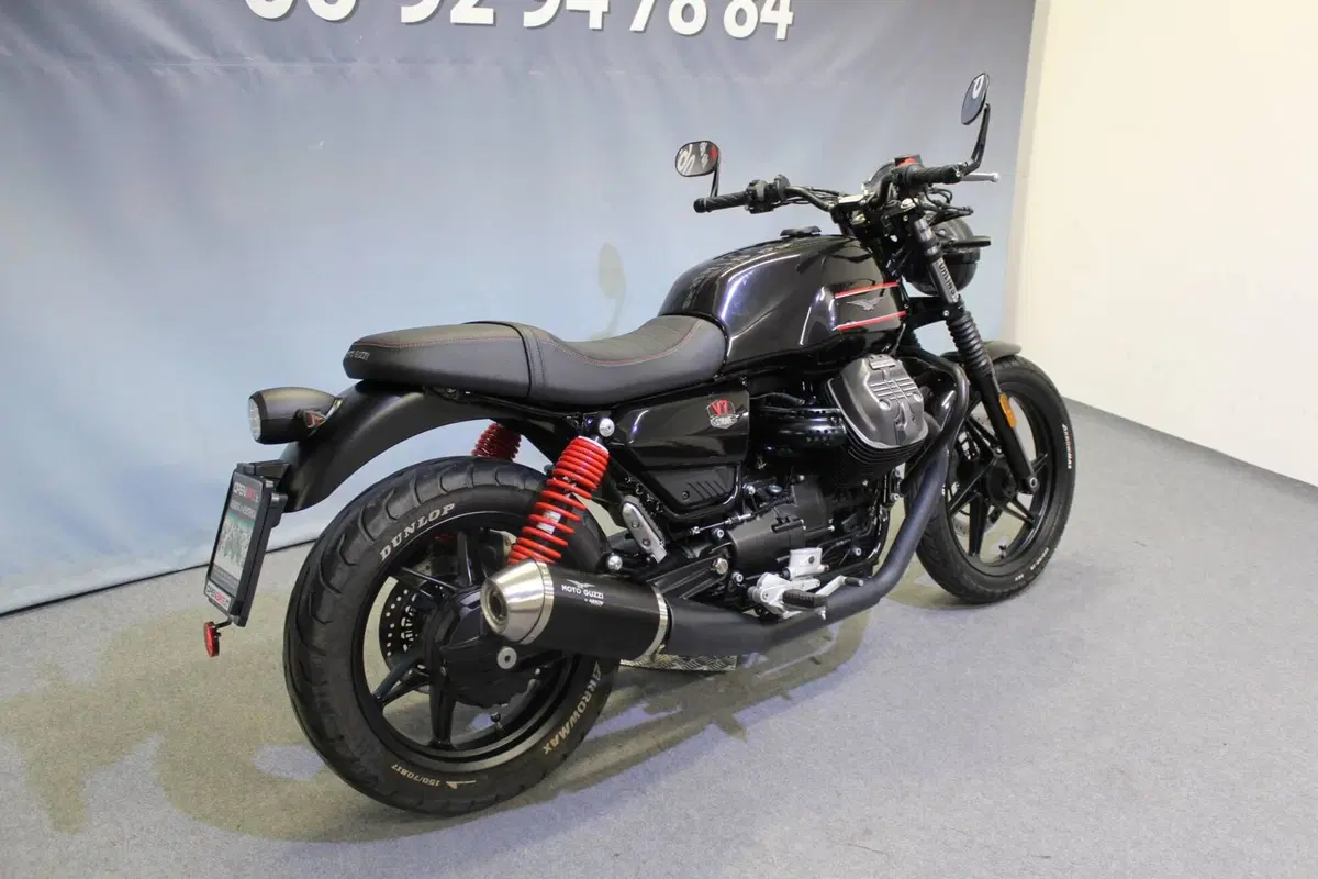 Moto Guzzi V7 Stone Special Edition (2022 - 25) (4)