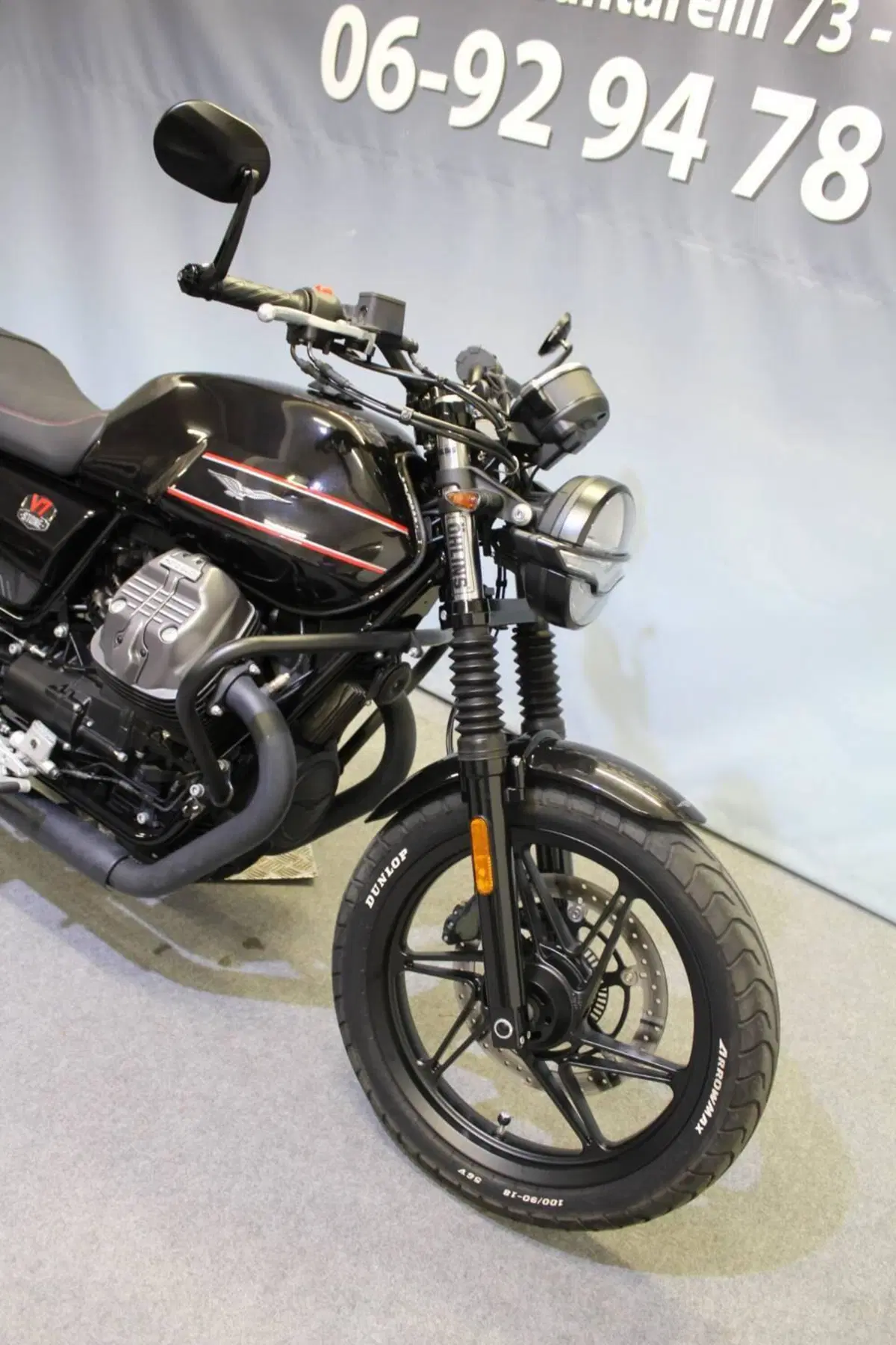 Moto Guzzi V7 Stone Special Edition (2022 - 25) (8)