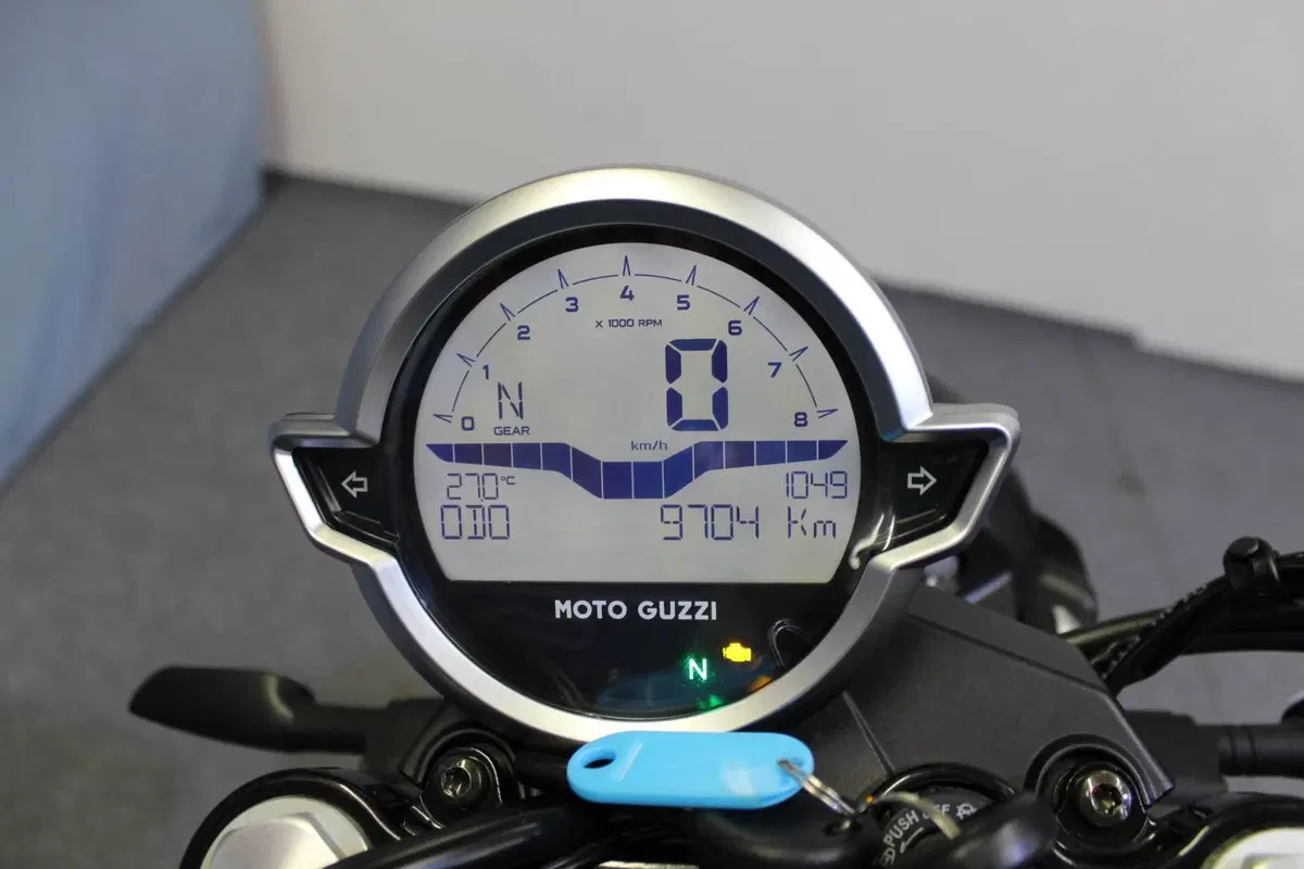 Moto Guzzi V7 Stone Special Edition (2022 - 25) (3)