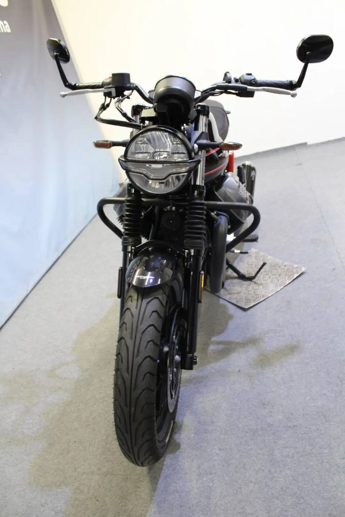 Moto Guzzi V7 Stone Special Edition (2022 - 25) (13)