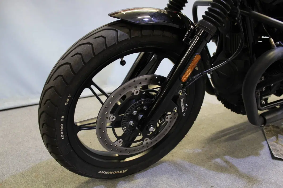 Moto Guzzi V7 Stone Special Edition (2022 - 25) (14)