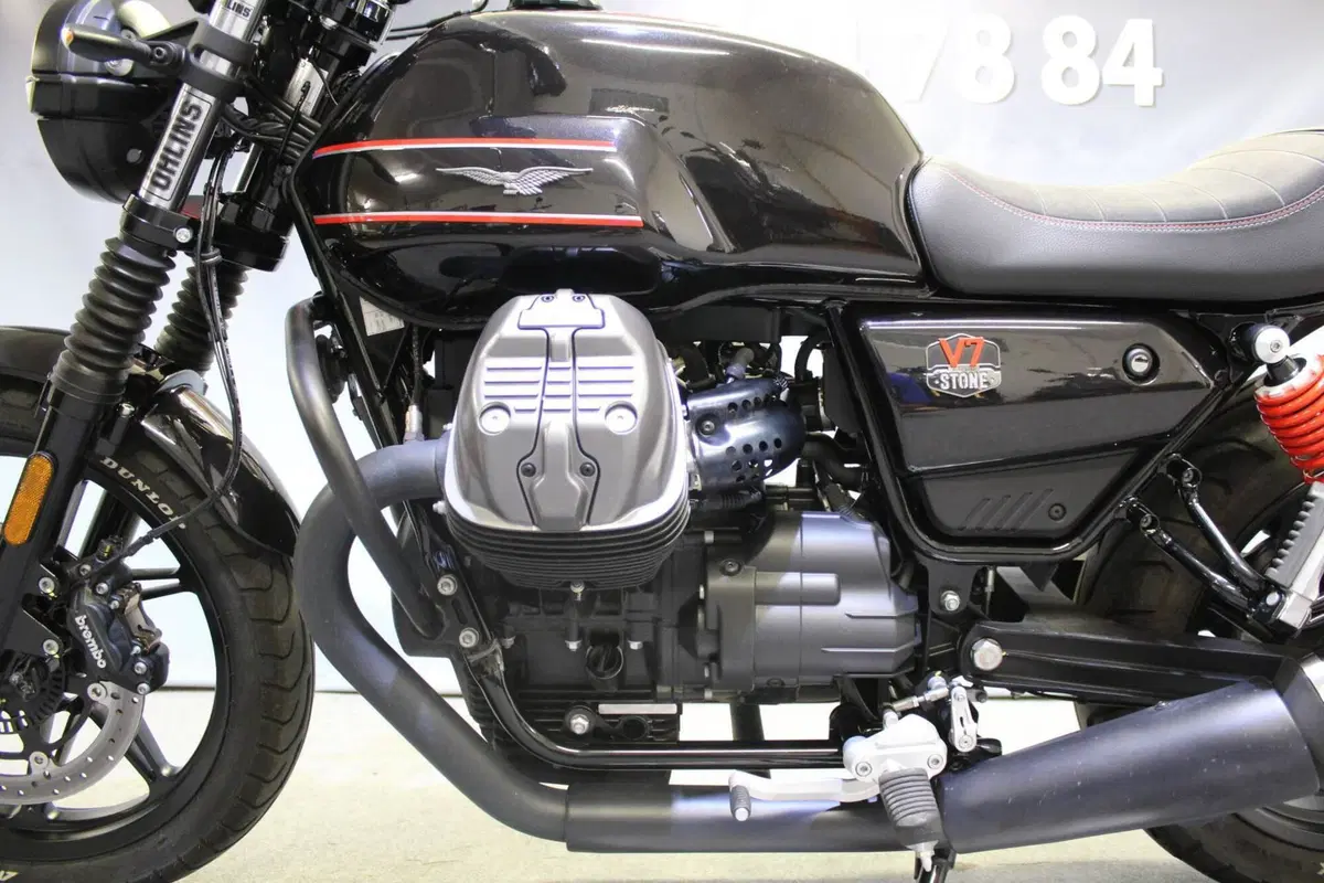 Moto Guzzi V7 Stone Special Edition (2022 - 25) (16)