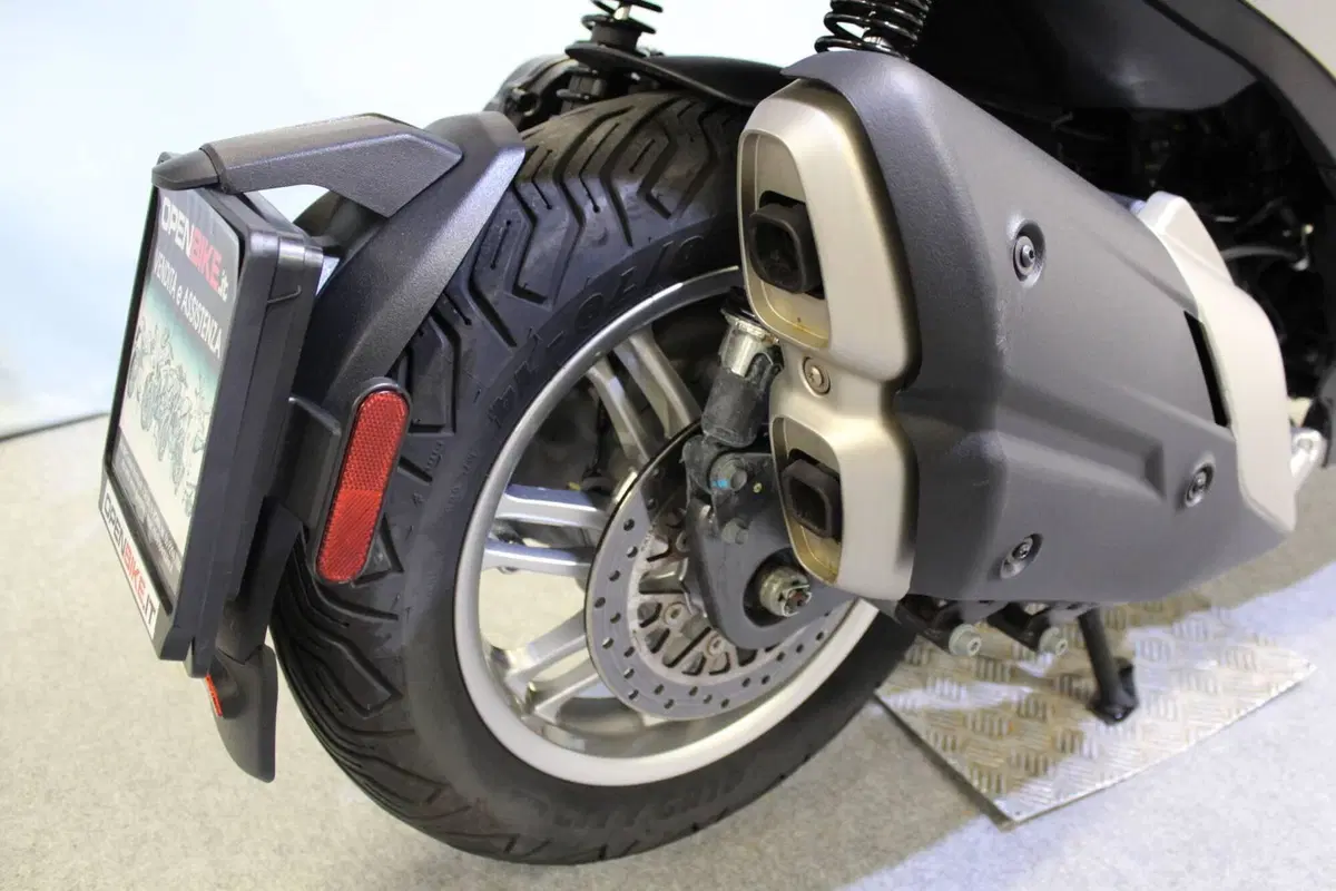 Piaggio Beverly 400 ABS-ASR (2021 - 24) (6)