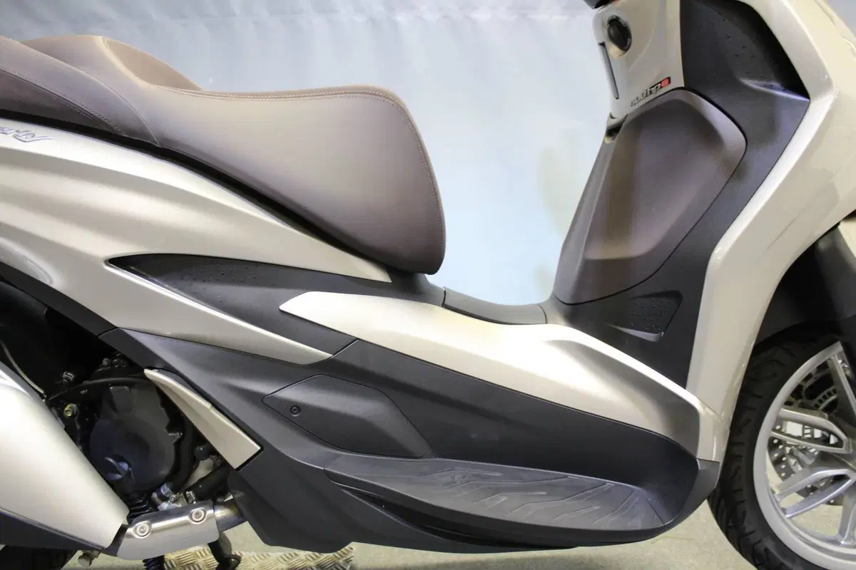 Piaggio Beverly 400 ABS-ASR (2021 - 24) (10)