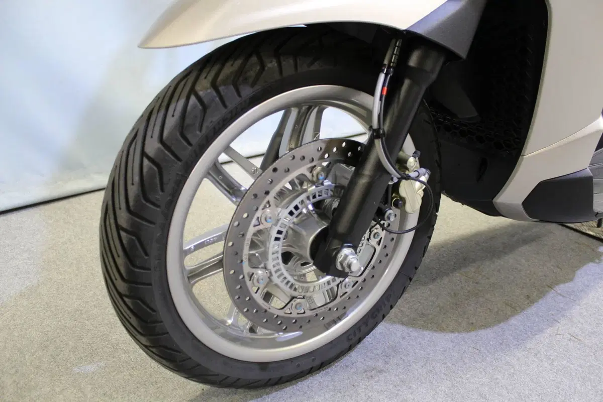 Piaggio Beverly 400 ABS-ASR (2021 - 24) (15)