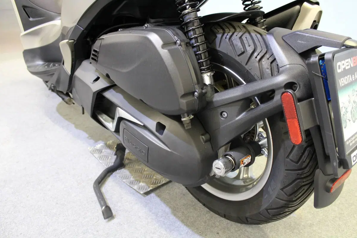 Piaggio Beverly 400 ABS-ASR (2021 - 24) (16)