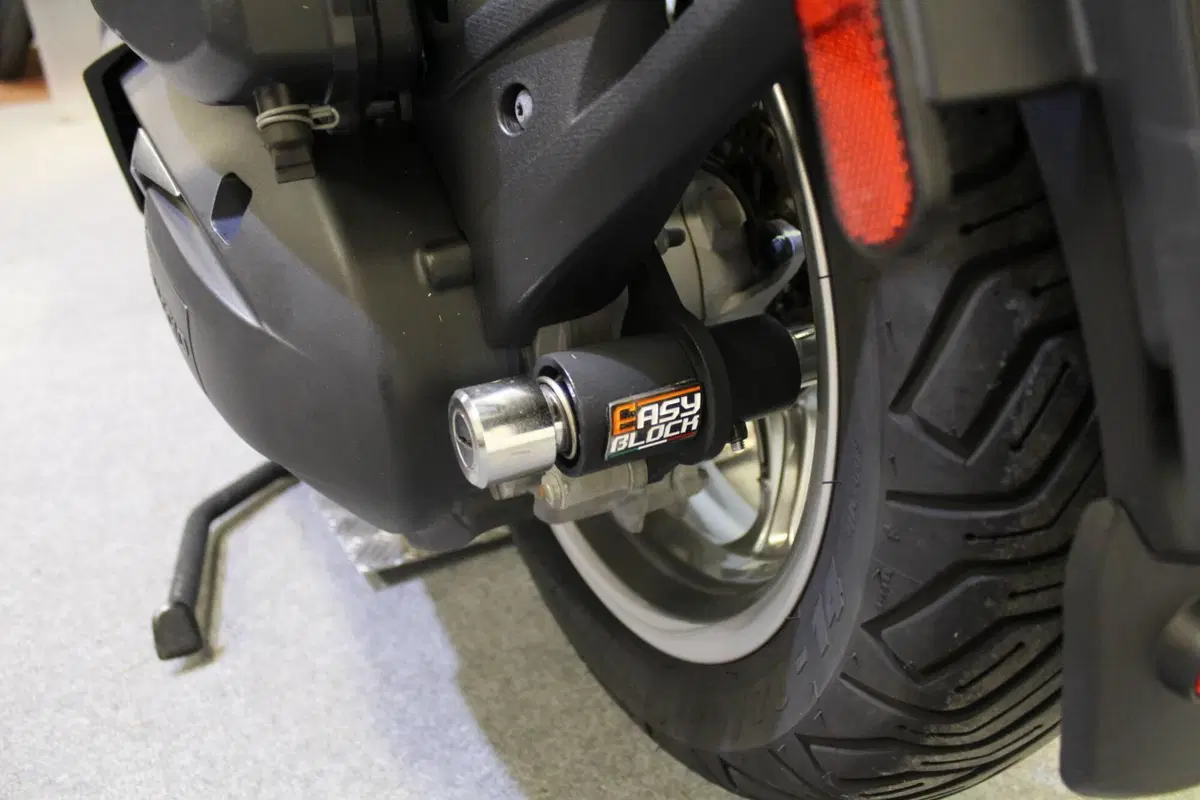 Piaggio Beverly 400 ABS-ASR (2021 - 24) (17)