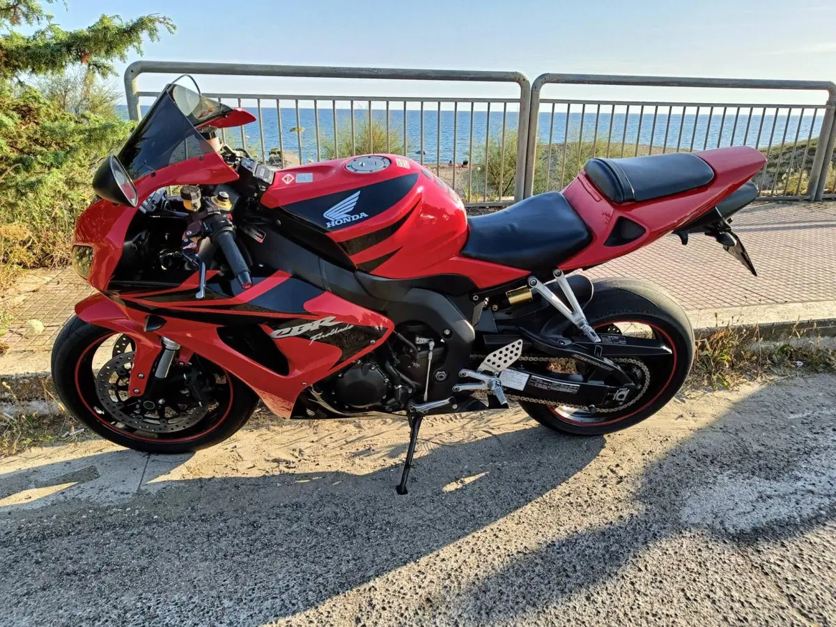Honda CBR 1000 RR Fireblade (2006 - 07) (2)