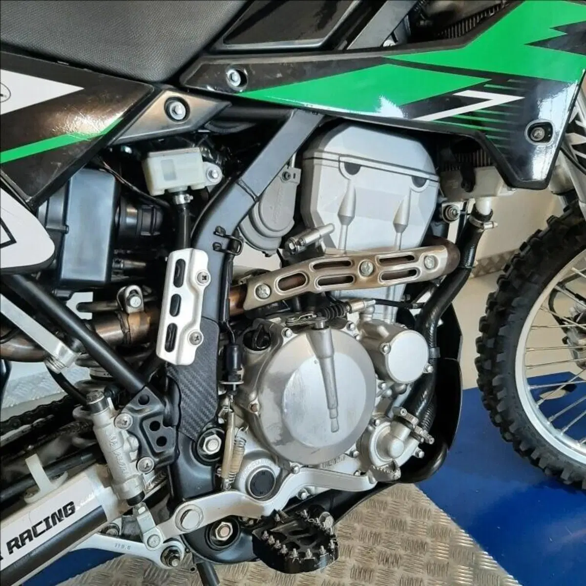 Kawasaki KLX 250 (2009 - 16) (12)