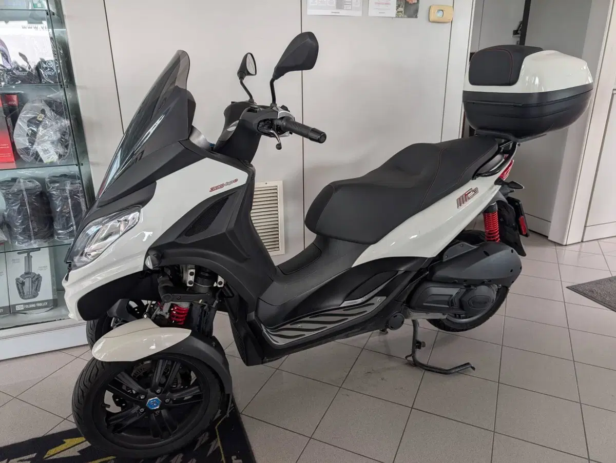 Piaggio MP3 300 ABS Hpe (2021 - 24) (2)