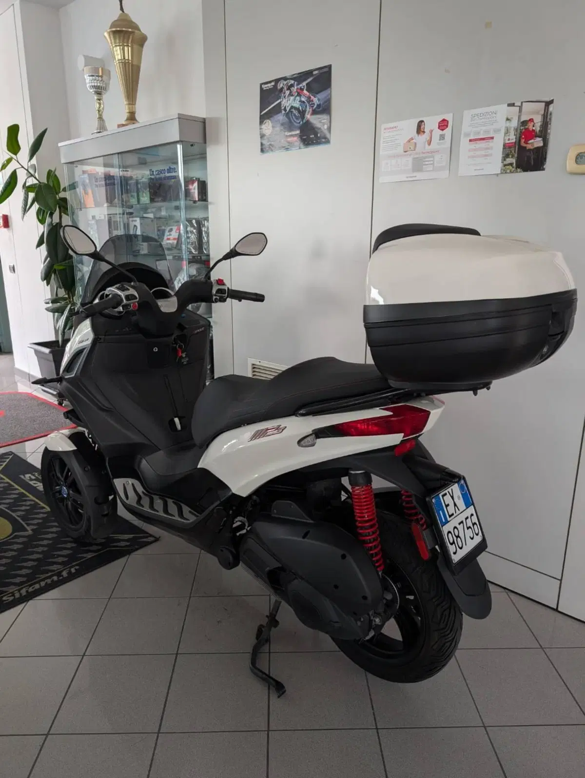 Piaggio MP3 300 ABS Hpe (2021 - 24) (3)