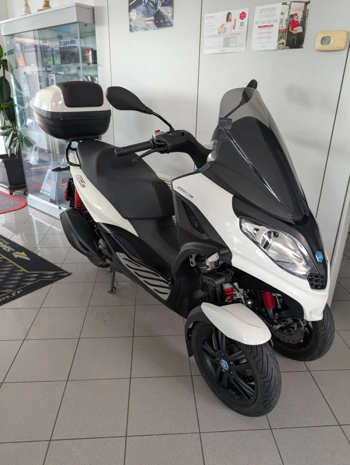 Piaggio MP3 300 ABS Hpe (2021 - 24) (4)