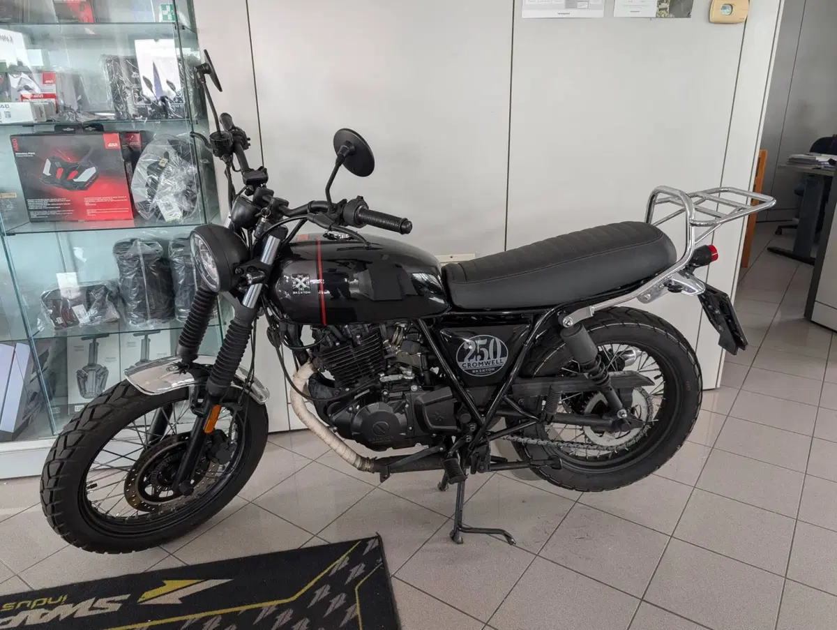 Brixton Motorcycles Cromwell 250 (2021 - 25) (2)