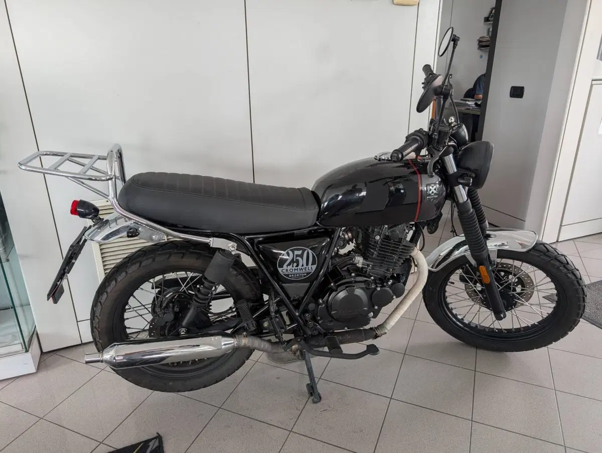Brixton Motorcycles Cromwell 250 (2021 - 25) (5)