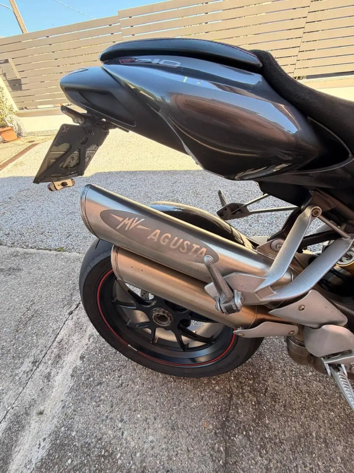 MV Agusta Brutale 910 R (2006 - 11) (5)