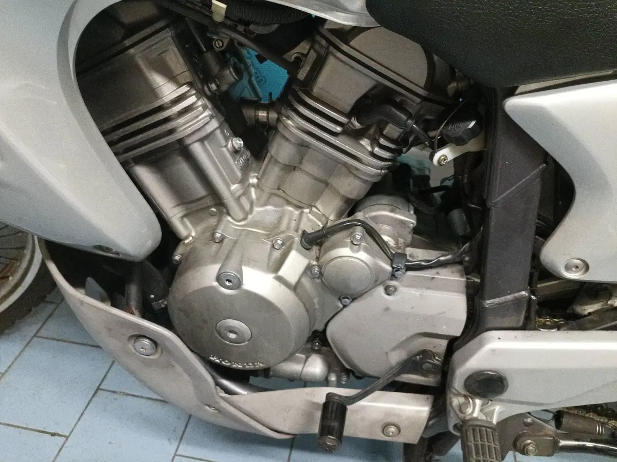 Honda Transalp XL 650V (2000 - 04) (4)