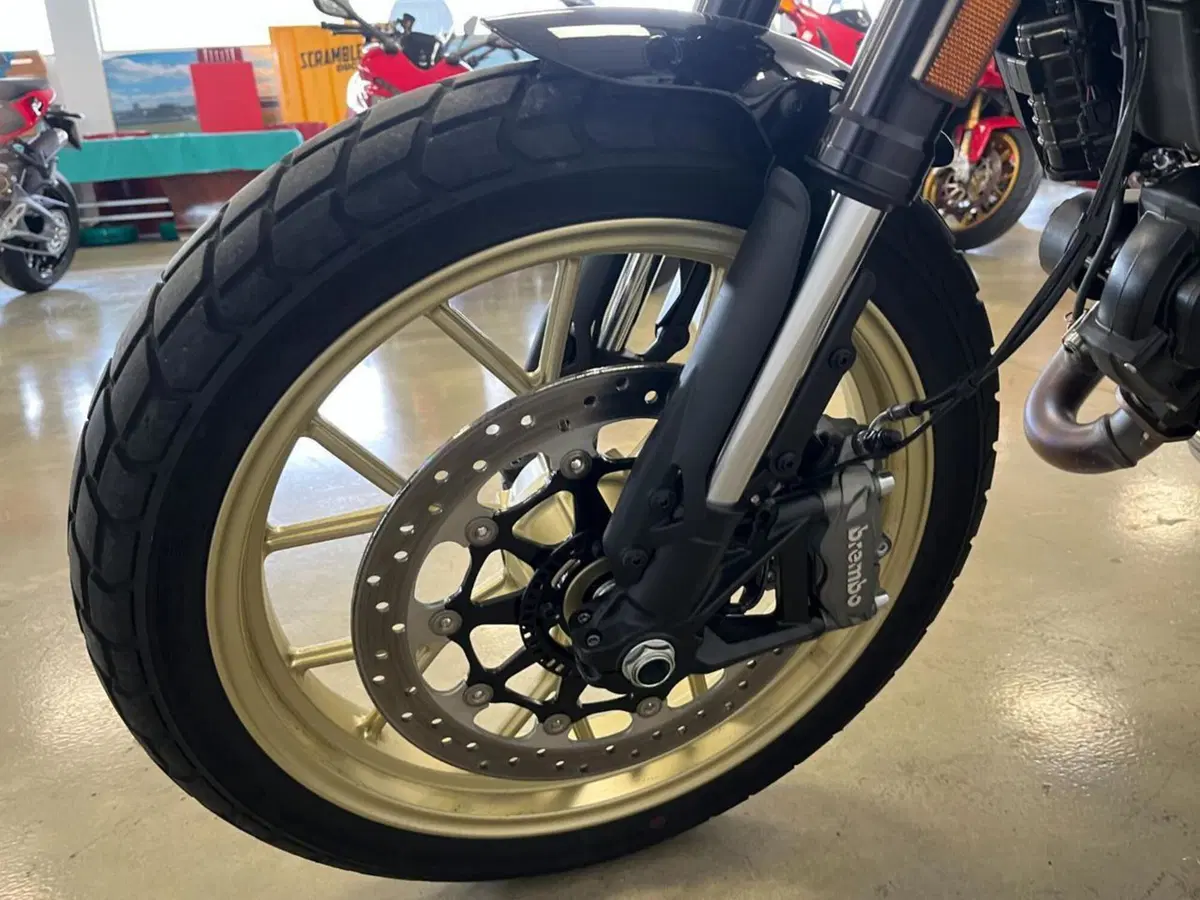 Ducati Scrambler 800 Full Throttle (2025 - 26) (3)