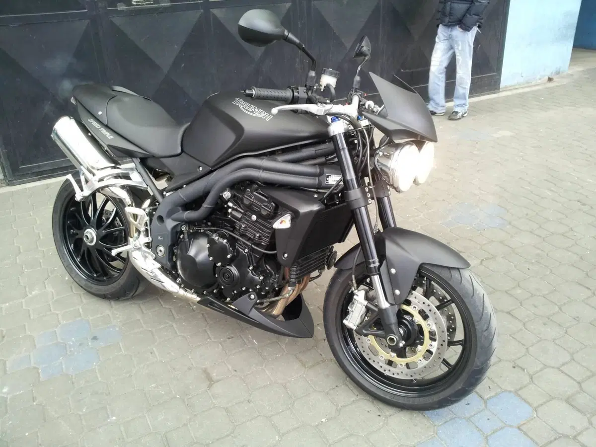 Triumph Speed Triple 1050 (2005 - 11)
