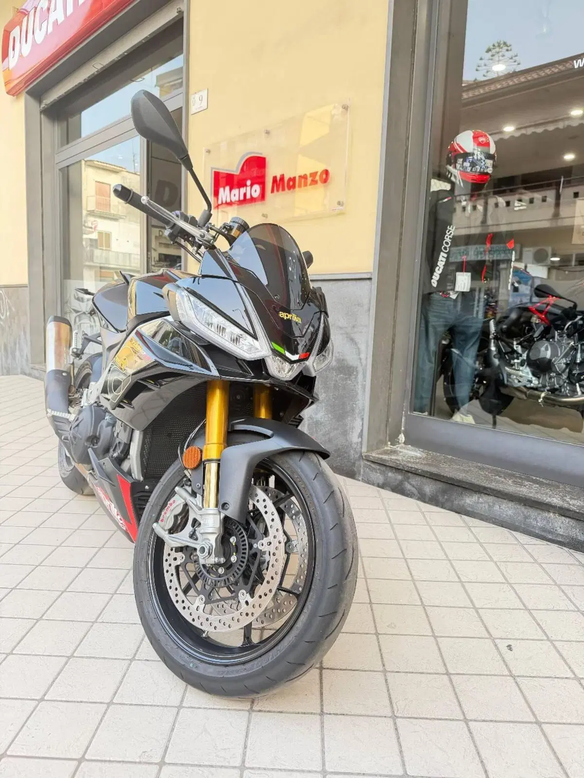 Aprilia Tuono V4 Factory (2021 - 24) (3)