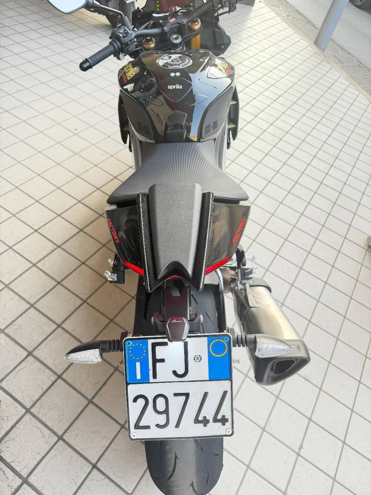 Aprilia Tuono V4 Factory (2021 - 24) (4)
