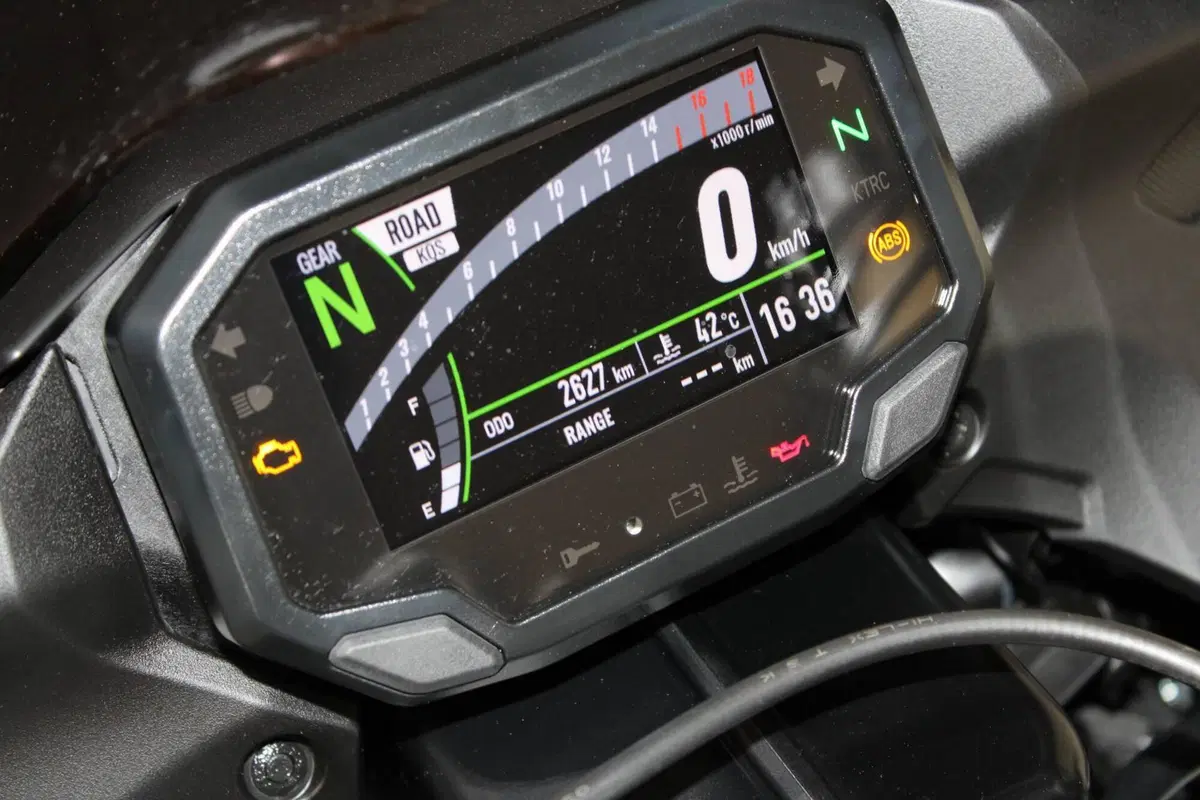 Kawasaki Ninja 636 ZX-6R (2024 - 26) (6)
