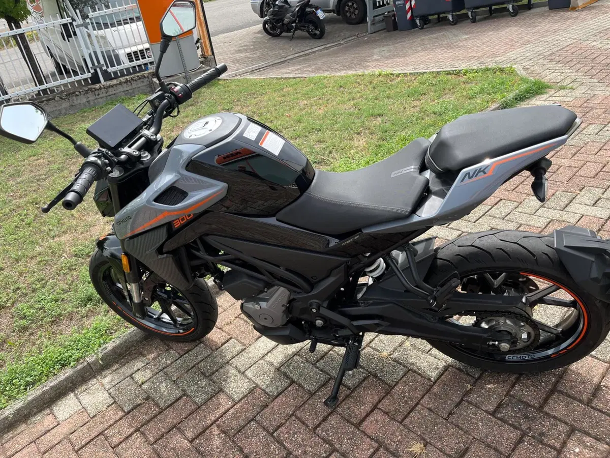 CFMOTO 300NK (2021 - 26) (9)