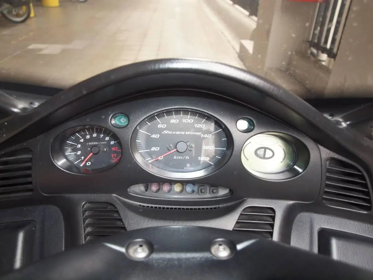 Honda Silver Wing 400 (2006 - 09) (5)