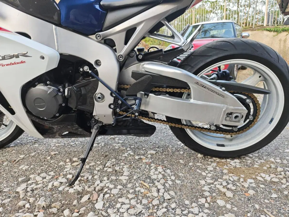 Honda CBR 1000 RR Fireblade (2008 - 11) (4)