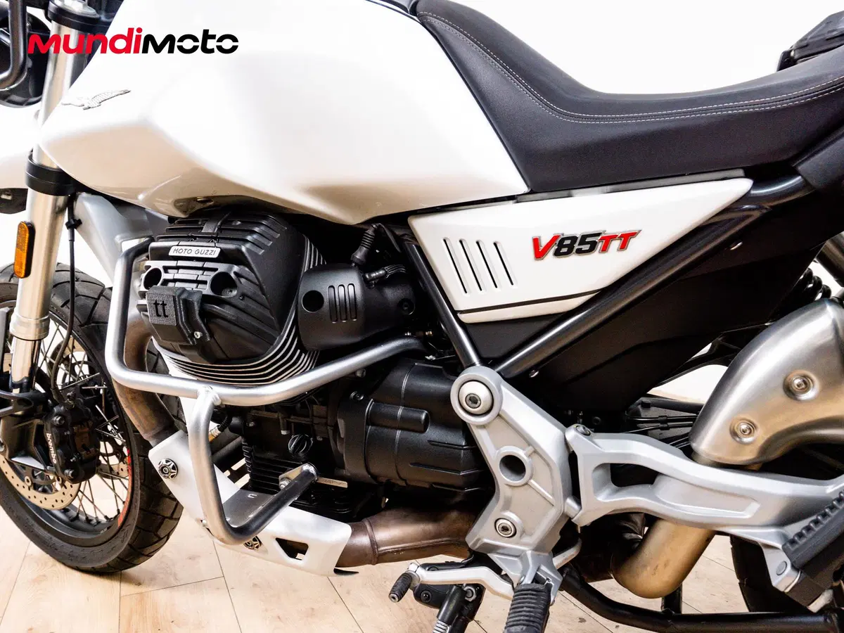 Moto Guzzi V85 TT Travel (2020) (10)
