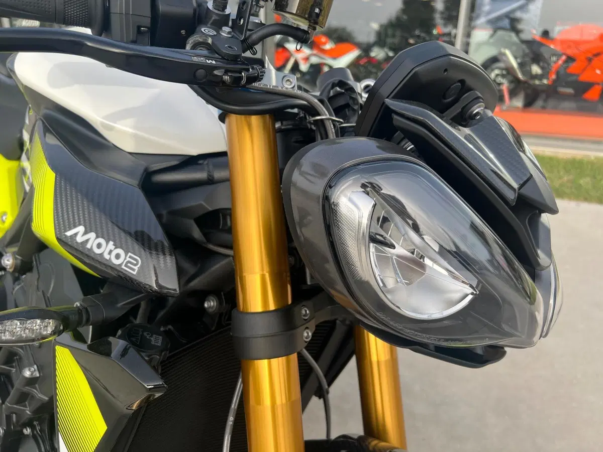 Triumph Street Triple 765 Moto2 (2026) (2)