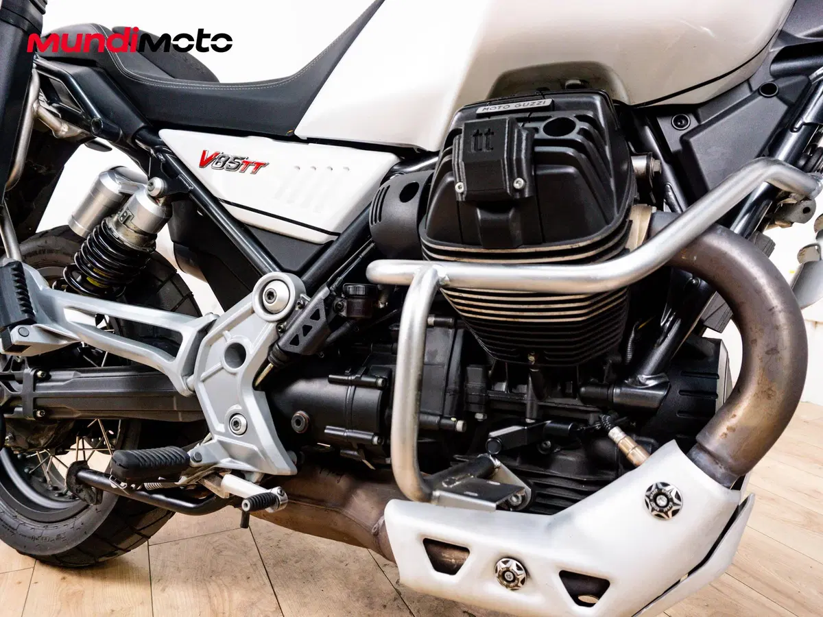 Moto Guzzi V85 TT Travel (2020) (5)