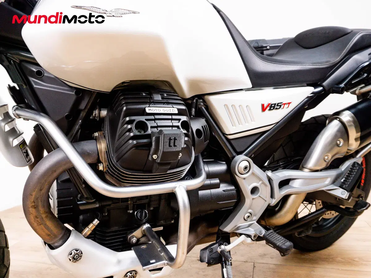 Moto Guzzi V85 TT Travel (2020) (9)