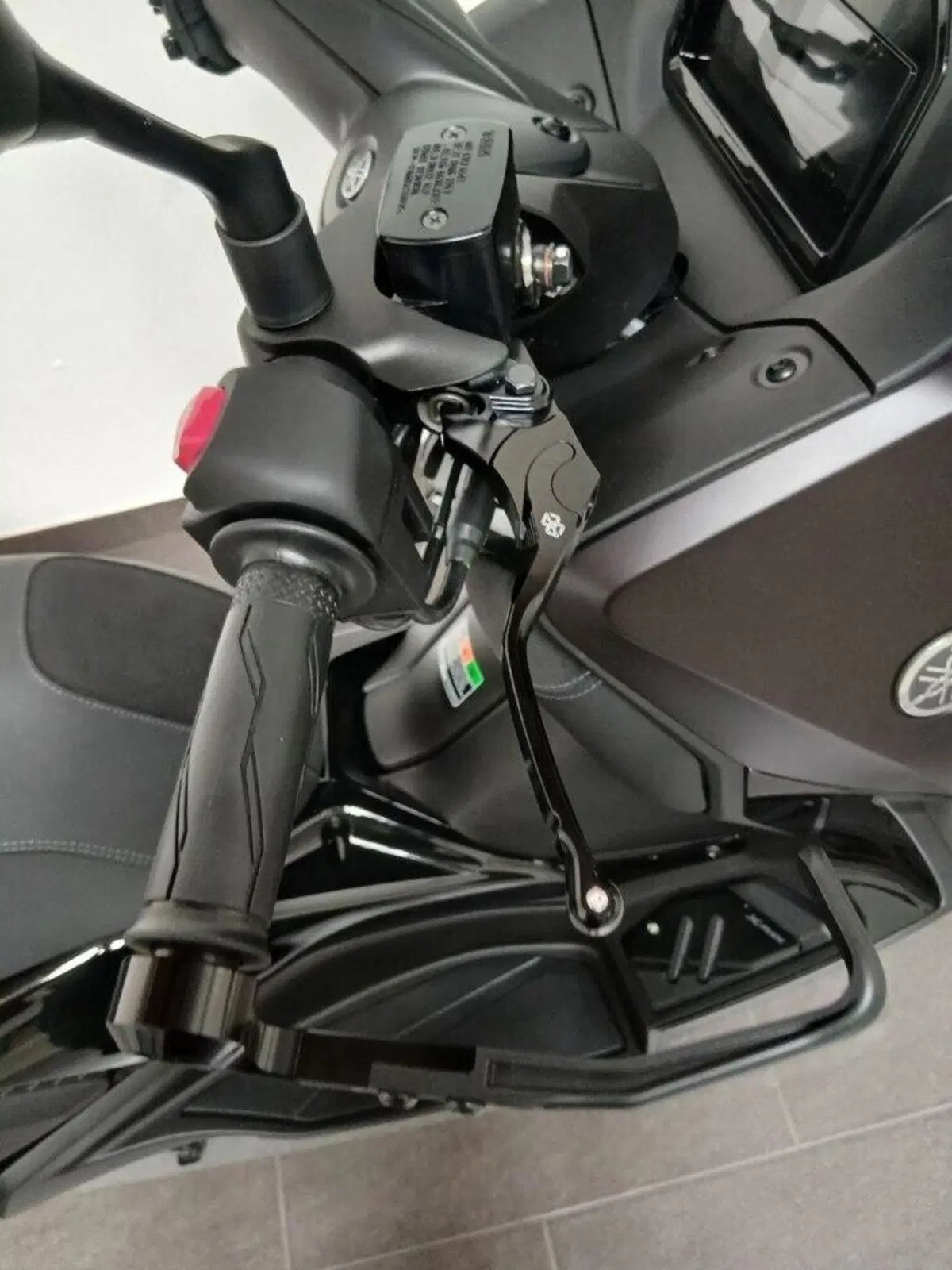 Yamaha X-Max 300 Tech Max (2025 - 26) (2)