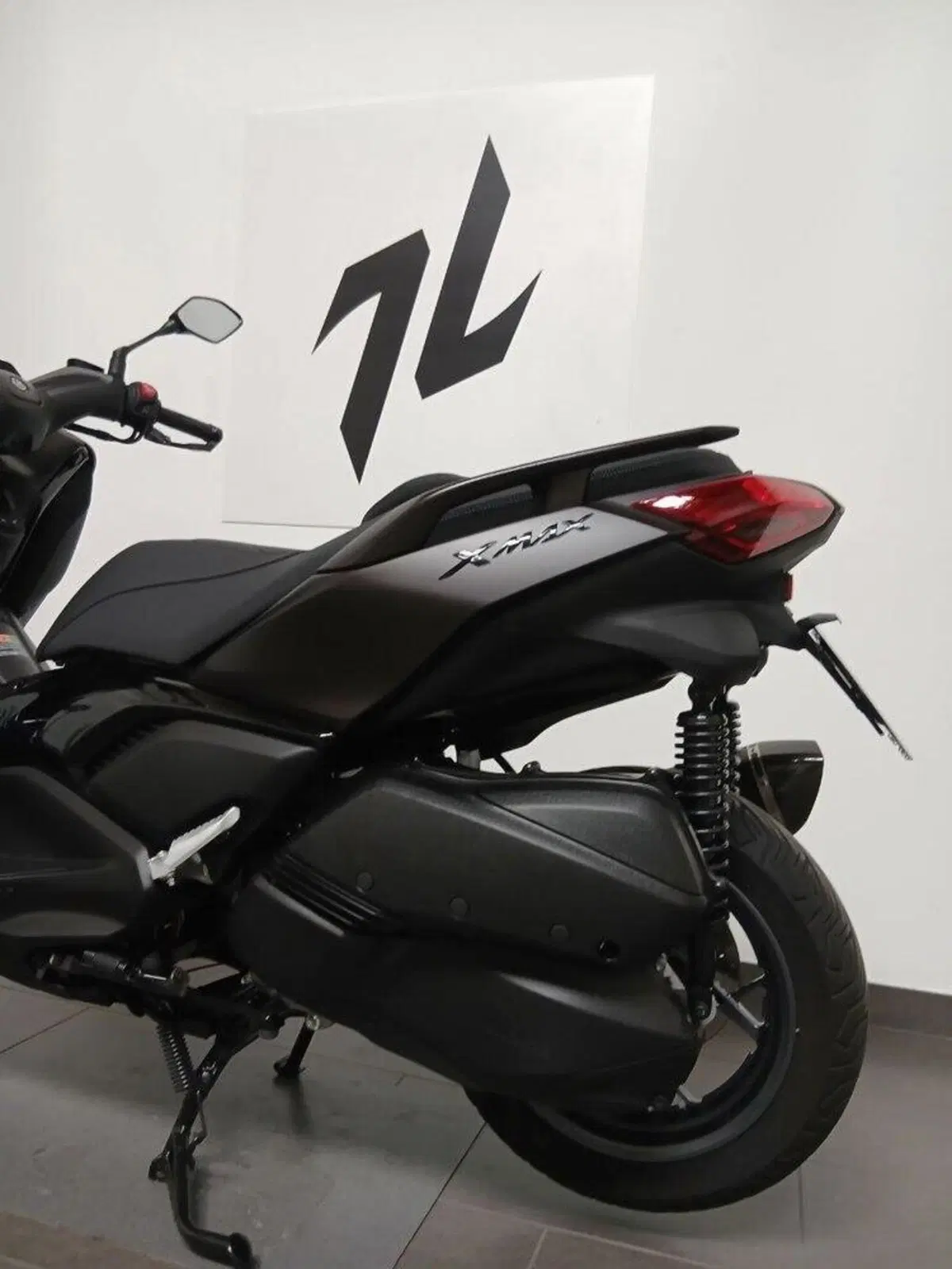 Yamaha X-Max 300 Tech Max (2025 - 26) (8)