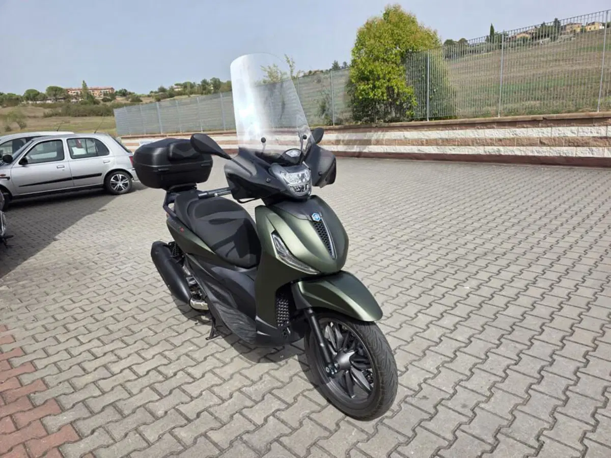 Piaggio Beverly 300 S ABS-ASR (2021 - 25) (2)