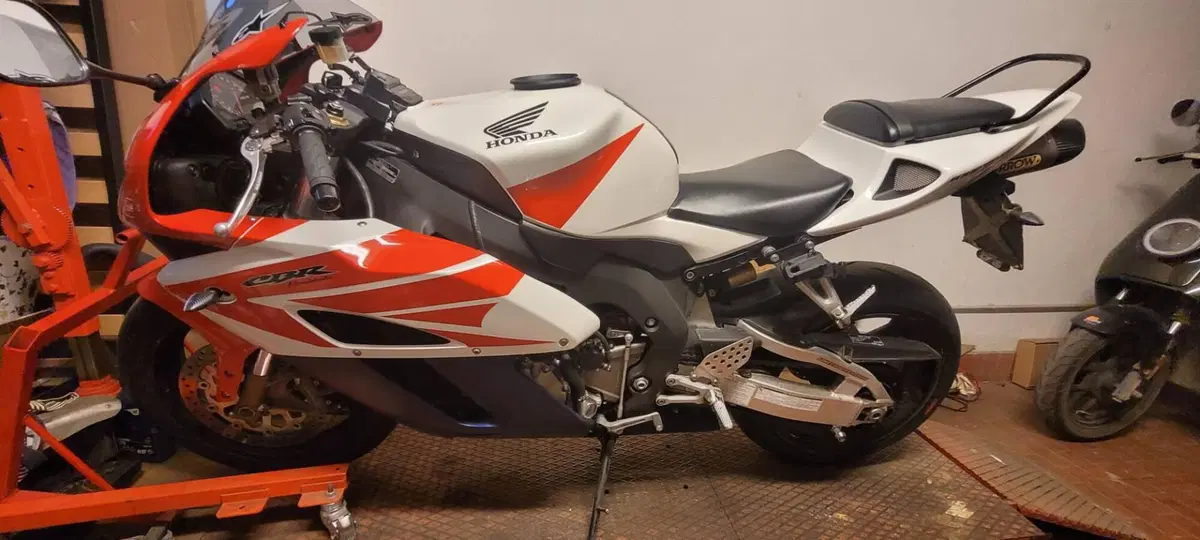 Honda CBR 1000 RR Fireblade (2004 - 05) (3)