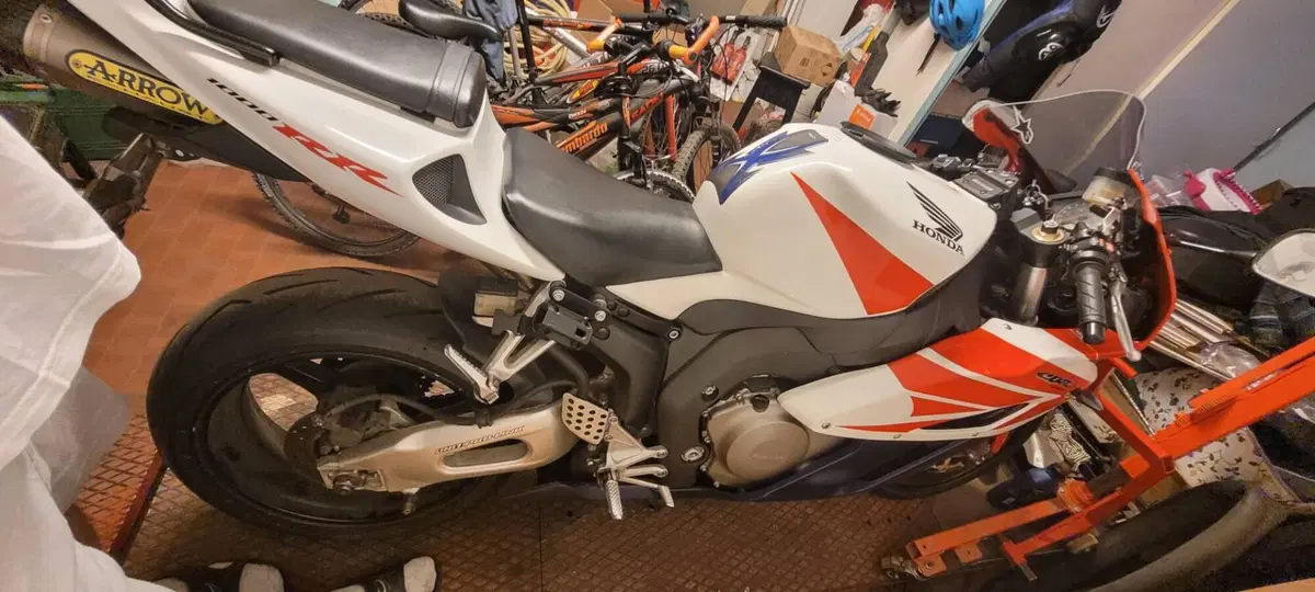 Honda CBR 1000 RR Fireblade (2004 - 05) (4)