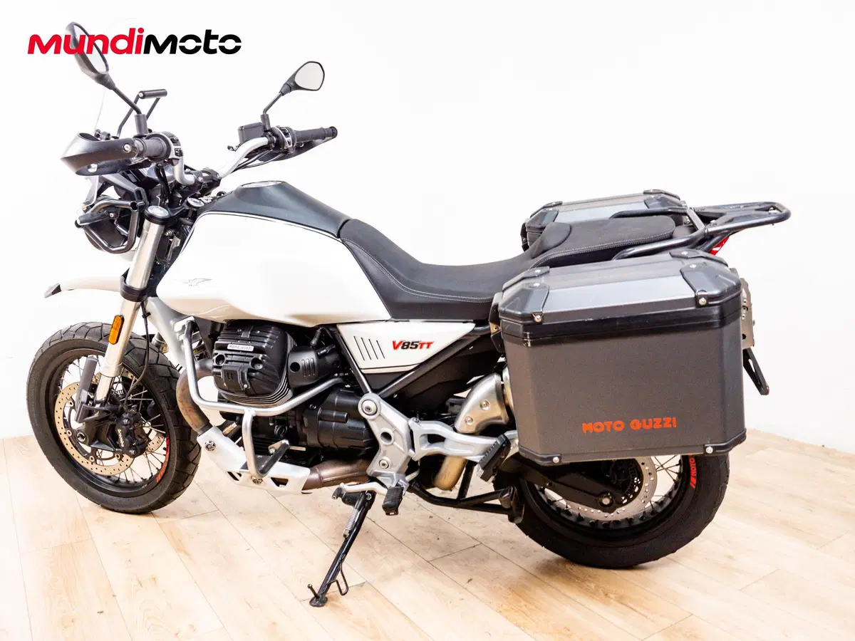 Moto Guzzi V85 TT Travel (2020) (7)