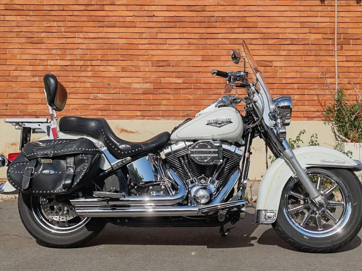 Harley-Davidson 1584 Heritage Classic (2008 - 10) - FLSTC